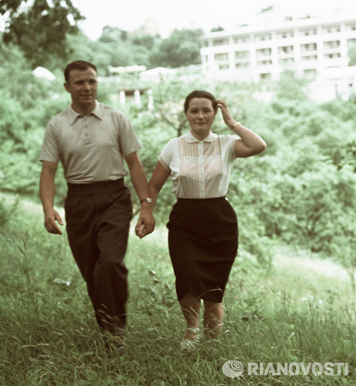 Жена Юрия Гагарина в молодости и сейчас - биография, дети